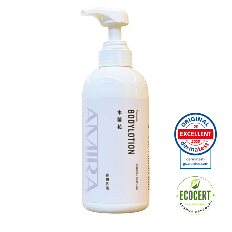 AMIRA鵝米樂木蘭花身體乳液500ML，白色按壓瓶設計，標示Dermatest與ECOCERT雙重認證。