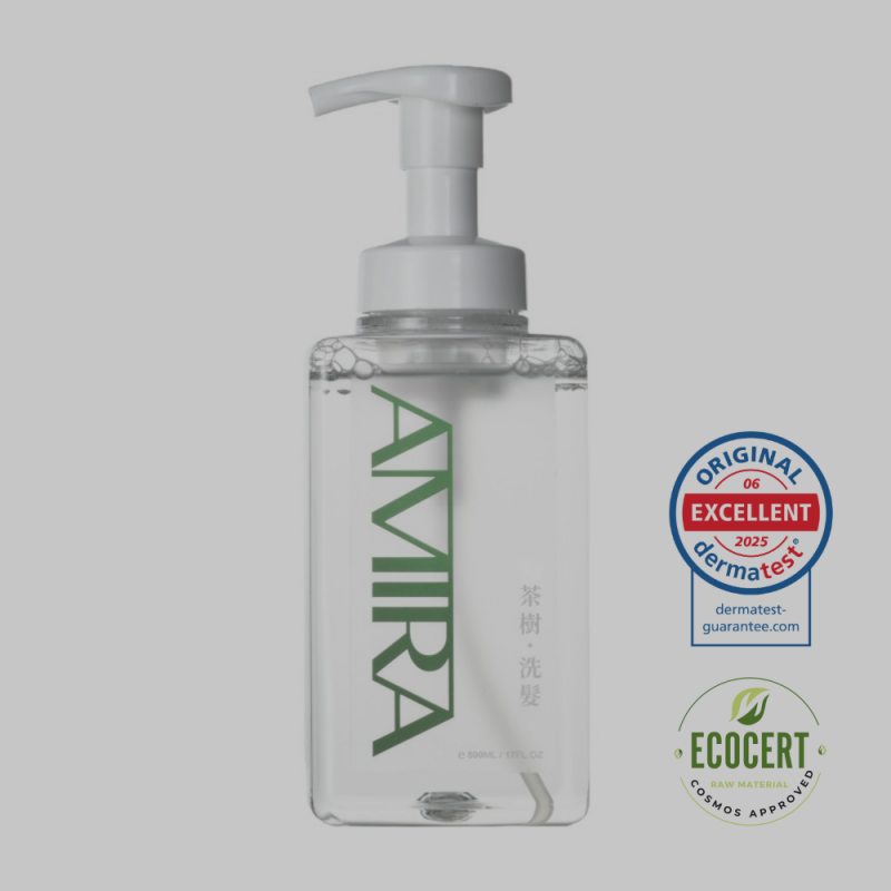 AMIRA A70茶樹洗髮產品照，搭配ECOCERT有機認證與DERMATEST認證標誌
